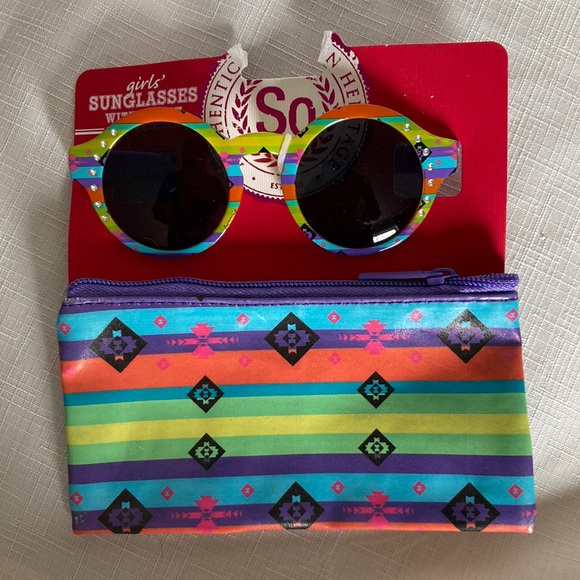 SO girls sunglasses with pouch - Picture 1 of 4